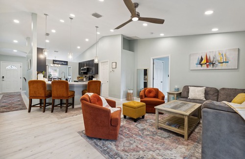 Palm Bay House | Exceptional 4-Bedroom Home with Kitchen & Breakfast Included