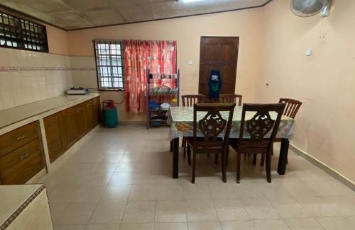Chukai House | Family-Friendly 4 Bedroom Retreat with WiFi & Coway