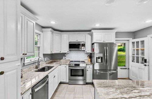 Clarksville House | Spacious 4 bedroom, 4 bathroom home with lots of fun to offer for everyone