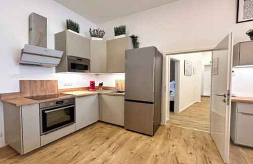 Prenzlauer Berg Apartment | Spacious 4-Bedroom Apartment in Prenzlauer Berg, Berlin