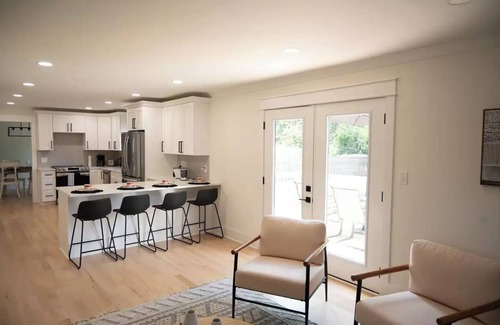 Matthews House | Pet Friendly Southern Cape Cod Home with Lake View