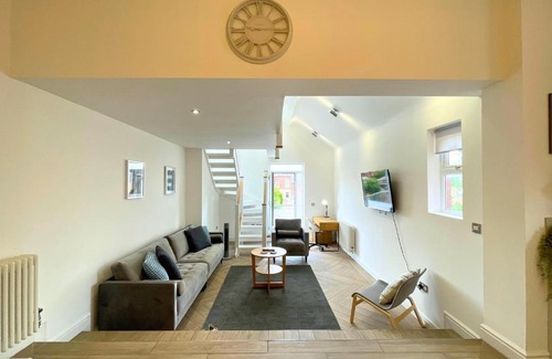 Doncaster Apartment | Family-Friendly 4 Bedroom Duplex Near Doncaster Racecourse