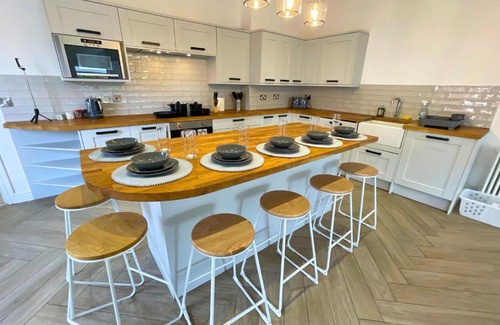 Doncaster Apartment | Family-Friendly 4 Bedroom Duplex Near Doncaster Racecourse