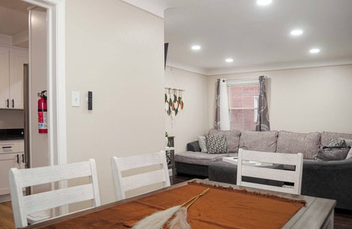 Allen Park House | Spacious 4-bedroom house in charming Allen Park with WiFi, AC
