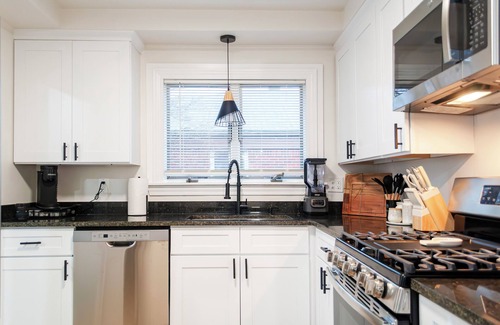 Allen Park House | Spacious 4-bedroom house in charming Allen Park with WiFi, AC