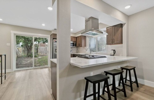 North Central Carrollton House | Spacious 4-bedroom house in charming Carrollton, North Dallas with AC