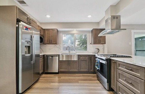 North Central Carrollton House | Spacious 4-bedroom house in charming Carrollton, North Dallas with AC
