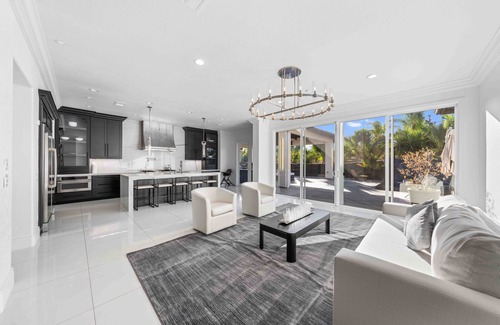 Riverside House | Spacious 4-bedroom house in delightful Riverside with WiFi, AC