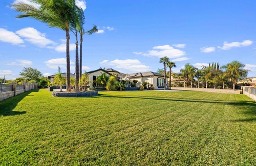 Riverside House | Spacious 4-bedroom house in delightful Riverside with WiFi, AC