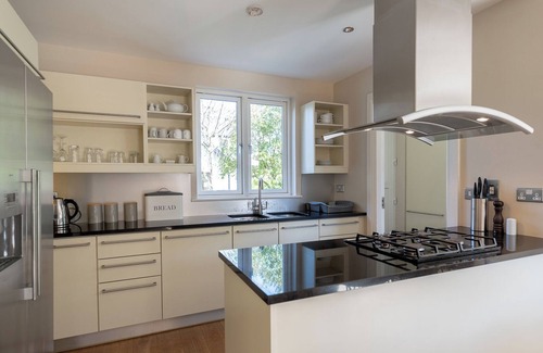 Kenmare House | Spacious 4 bedroom home to sleep 8 people just 5 mins from Kenmare town
