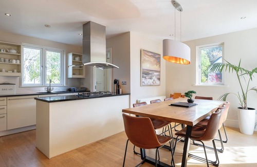 Kenmare House | Spacious 4 bedroom home to sleep 8 people just 5 mins from Kenmare town