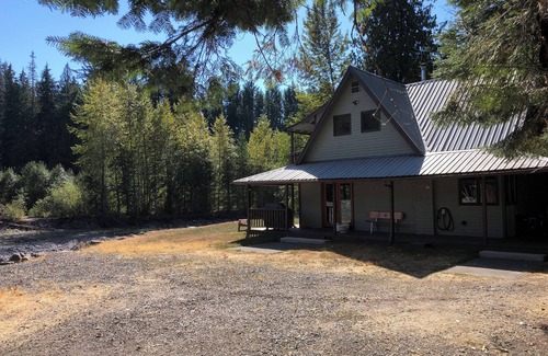 Enumclaw House | Spacious 4-bedroom house on the river in beautiful Greenwater.