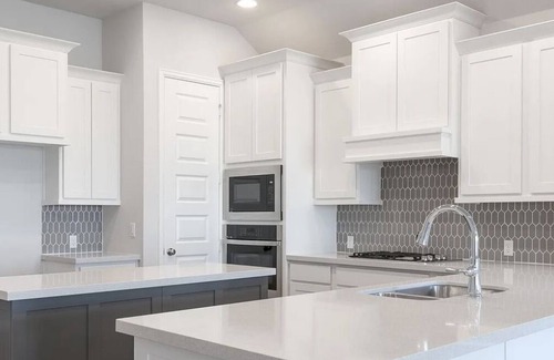 Bastrop House | Spacious 4-bedroom house near COTA and Austin attractions.