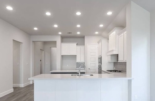 Bastrop House | Spacious 4-bedroom house near COTA and Austin attractions.