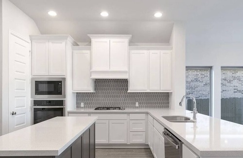 Bastrop House | Spacious 4-bedroom house near COTA and Austin attractions.