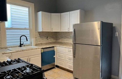 South Chicago House | Spacious 4-bedroom house in cool Chicago with AC, WiFi