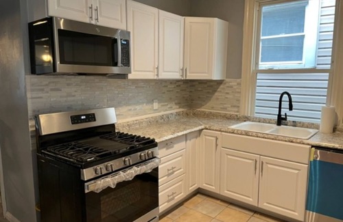 South Chicago House | Spacious 4-bedroom house in cool Chicago with AC, WiFi