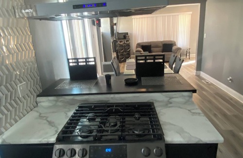 Detroit House | Spacious 4-bedroom house in delightful Detroit with WiFi, AC