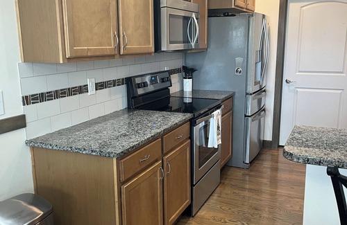 Lincoln House | Spacious 4-bedroom house with AC, WiFi in NW Lincoln