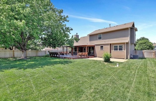 Wichita House | Spacious 4-bedroom house with WiFi and AC in nice Wichita