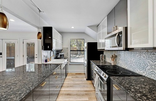 Austin House | Spacious 4-bedroom house in brilliant Austin with Pool and Outdoor Hangout Area