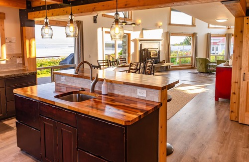 Homer House | Spacious 4-bedroom house on Kachemak Bay with Amazing Views in Homer, AK