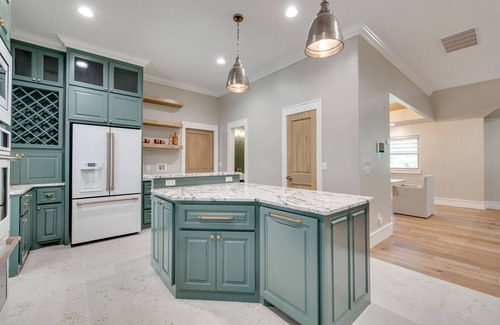Norman House | Spacious 4-bedroom house w/hottub and pool near campus in Norman!