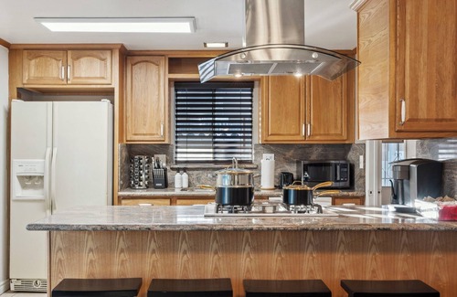 Anaheim Resort House | Spacious 4-bedroom house near Disneyland with WiFi, AC, Private Pool, & Hot Tub