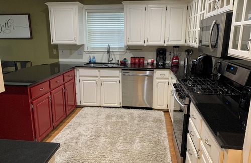 Owasso House | Spacious 4-bedroom house with AC and WiFi in charming Owasso