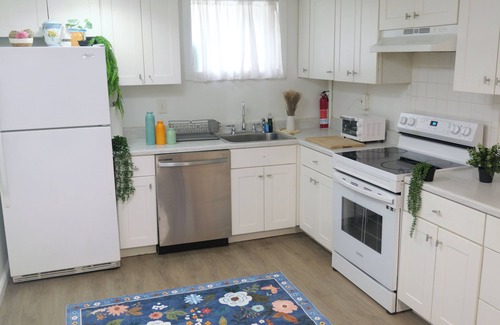 Catonsville House | Spacious 4-bedroom suburban townhome near Baltimore safe peaceful king beds