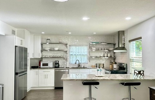 Lake Mary House | Spacious 4-bedroom vacation house with WiFi and AC in welcoming Lake Mary