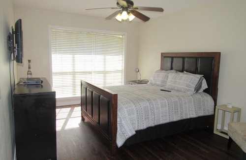 Garland House | Inviting 4 Bedroom Vacation Home with Great Amenities
