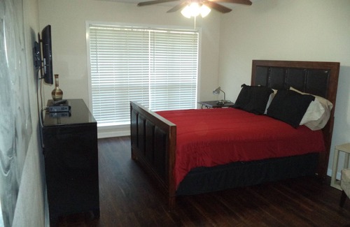 Garland House | Inviting 4 Bedroom Vacation Home with Great Amenities