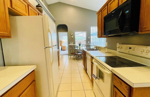 Four Corners House | Spacious 4-Bedroom Villa with Private Pool in Glenbrook – Your Ideal Orlando Getaway