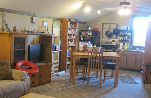 Syracuse House | Spacious 4-bedroom with WiFi Centrally Located in Syracuse Close to Everything