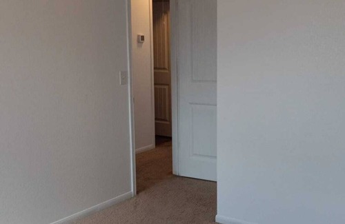 Briarcreek House | Spacious 4-bedroom with simple airbed
