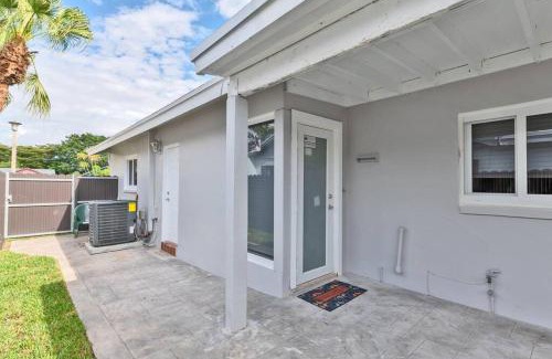 Miramar House | Bright 4-Bedroom House with Pool and Oceanfront Views