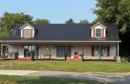 Lakeport House | Spacious 4-beds South of Lexington AC, Sandy Private Beach Handicap accessible