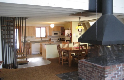 Wilmington House | Inviting A-Frame Near Lake Raponda with Pool & Breakfast