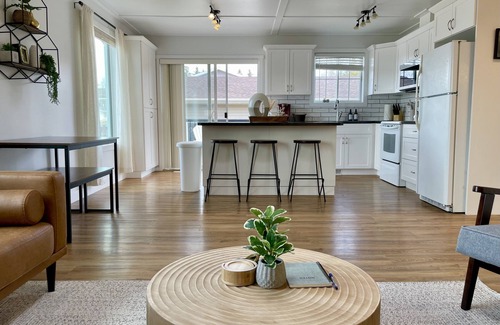 Hinton House | Ideal 4-BR Retreat Near Jasper with Breakfast Included