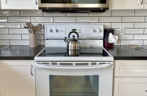 Hinton House | Ideal 4-BR Retreat Near Jasper with Breakfast Included