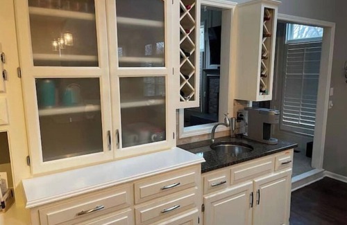 Overland Park House | Perfect 4 BR Retreat: Pet-Friendly with Ocean View!