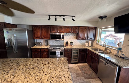 Azle House | Spacious 4-BR lake front WiFi ,hot tub, EV charger on Eagle Mountain Lake Azle
