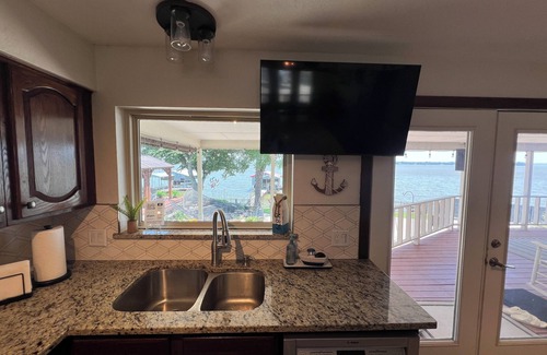 Azle House | Spacious 4-BR lake front WiFi ,hot tub, EV charger on Eagle Mountain Lake Azle