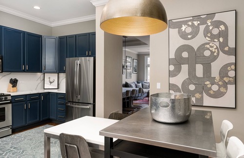 West Town House | Beautiful 4-Bedroom Townhouse with Pool in West Loop