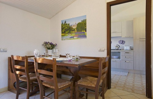 Vignone Apartment | Inviting 4½-Room Apartment with Balconies and Pool