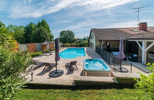 Trentels Cottage | Inviting 3-Star Cottage: Private Pool, Spa & Canoes Await