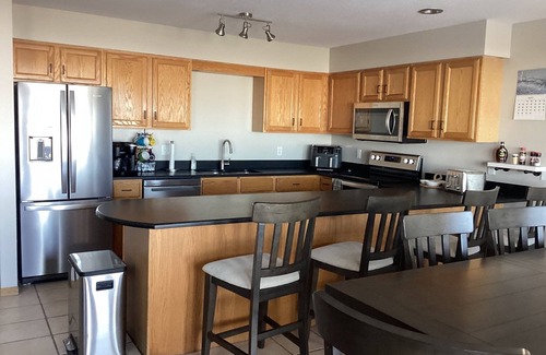 Onamia House | Exceptional 4BD Townhouse with Pool & Ocean View