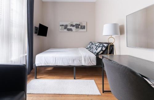 Manhattan Valley Apartment | SPACIOUS 4BR 2BA apt WITH PRIVATE OUTDOOR SPACE UWS