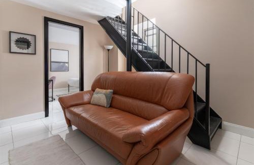 Manhattan Valley Apartment | SPACIOUS 4BR 2BA apt WITH PRIVATE OUTDOOR SPACE UWS